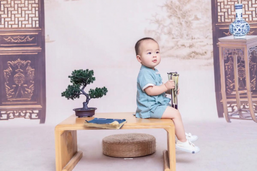 如皋宝宝眼睛肿是什么原因